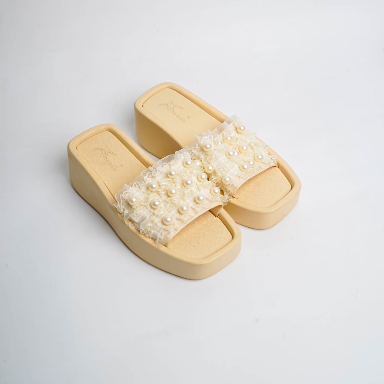 Pearl Charm Beige