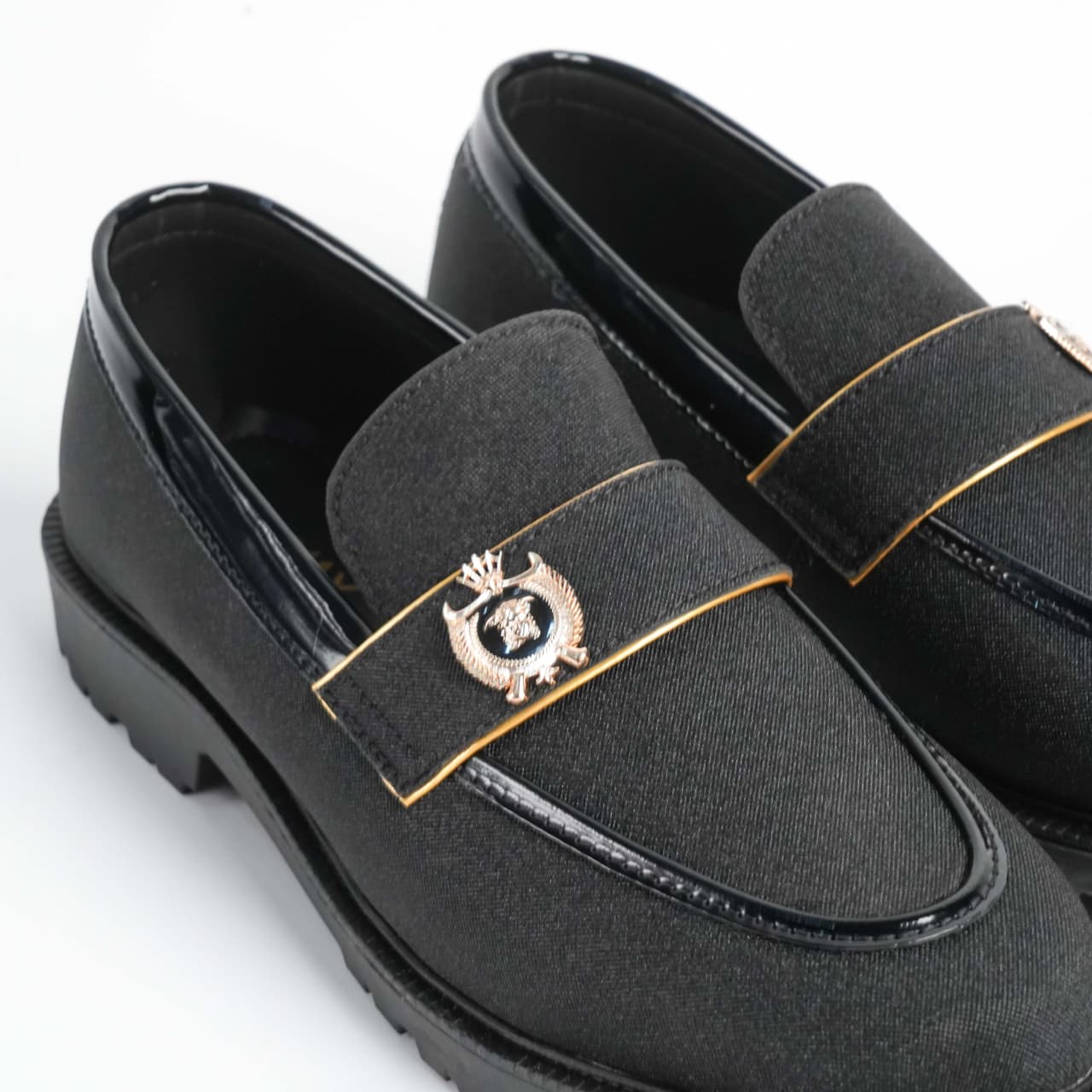 Crown Crest Loafers – Black