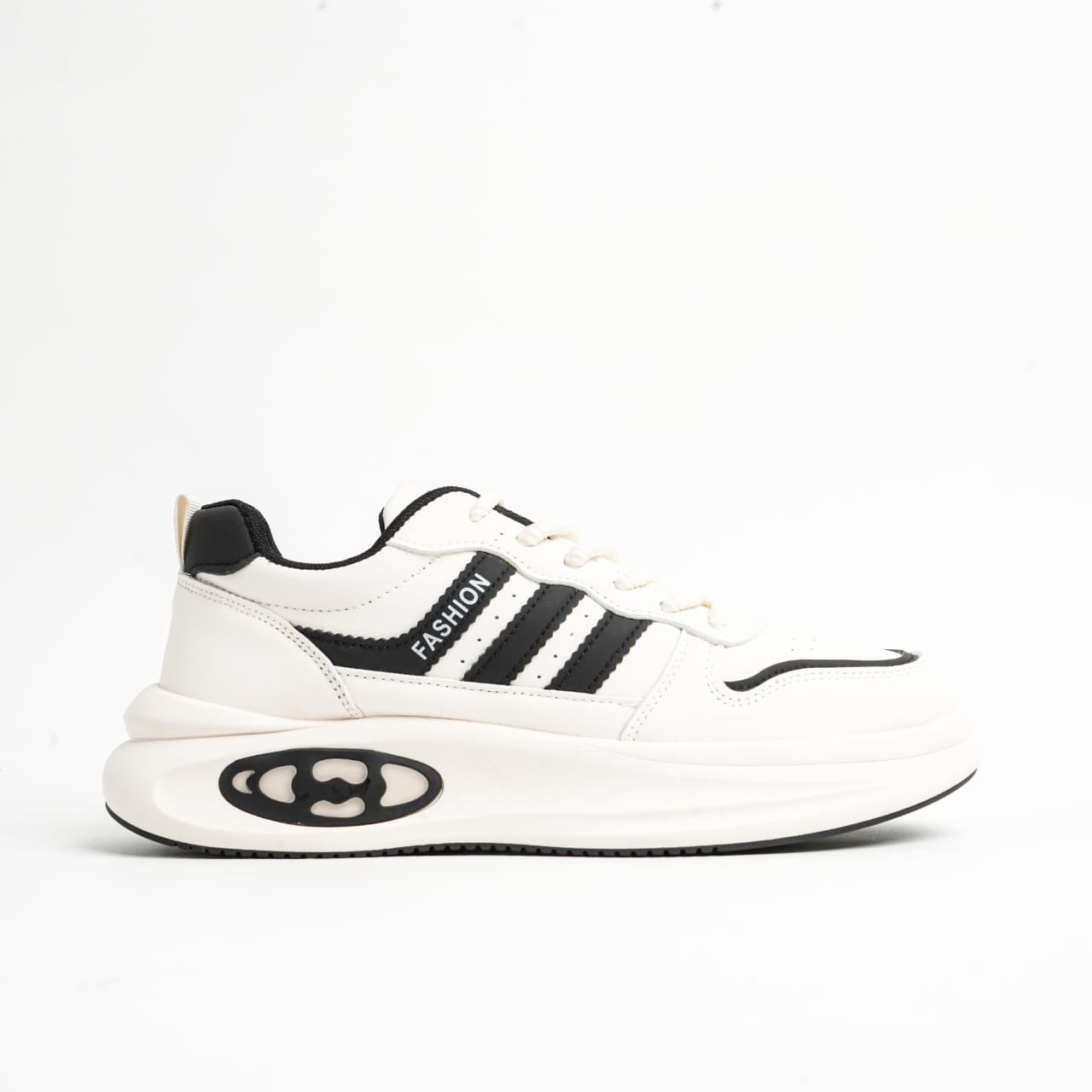 Stridez – Black & White